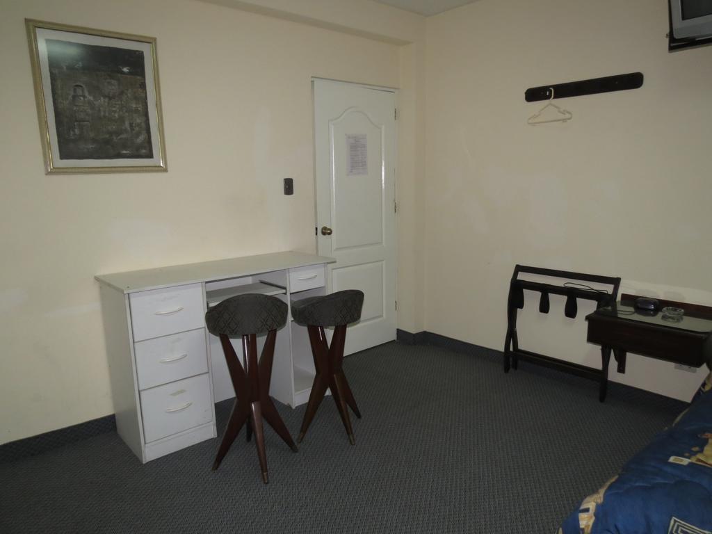 Hotel Plaza Mayor Lima Cameră foto