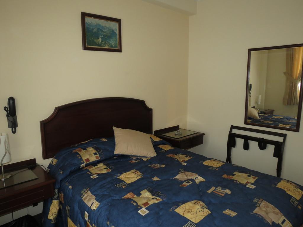 Hotel Plaza Mayor Lima Cameră foto